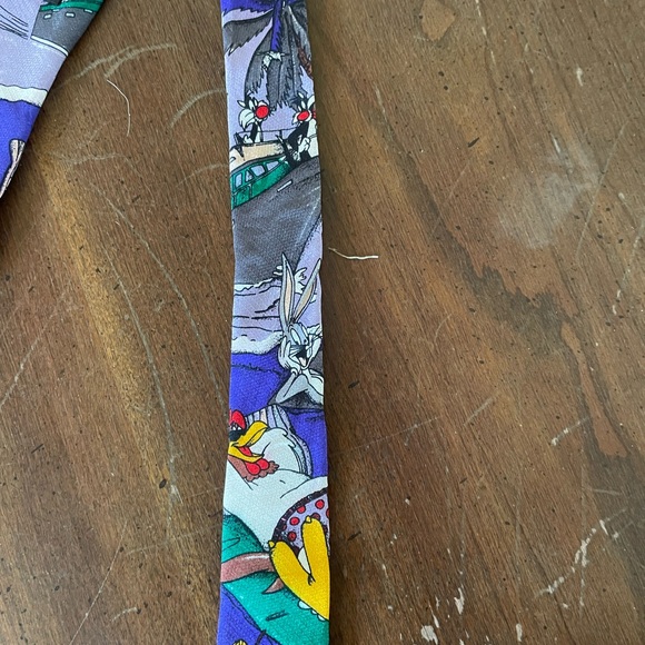 Looney Tunes Necktie - Picture 2 of 5